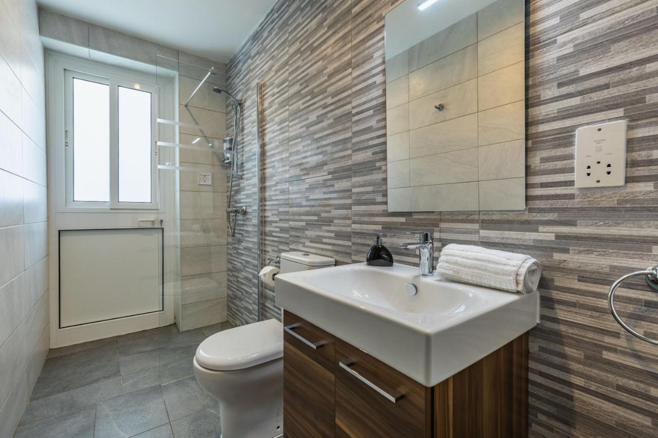 Brand New With Terrace St Julians - Sleeps 4 San Ġiljan